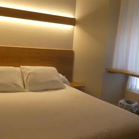 Plaza Pombo - Bed & Breakfast